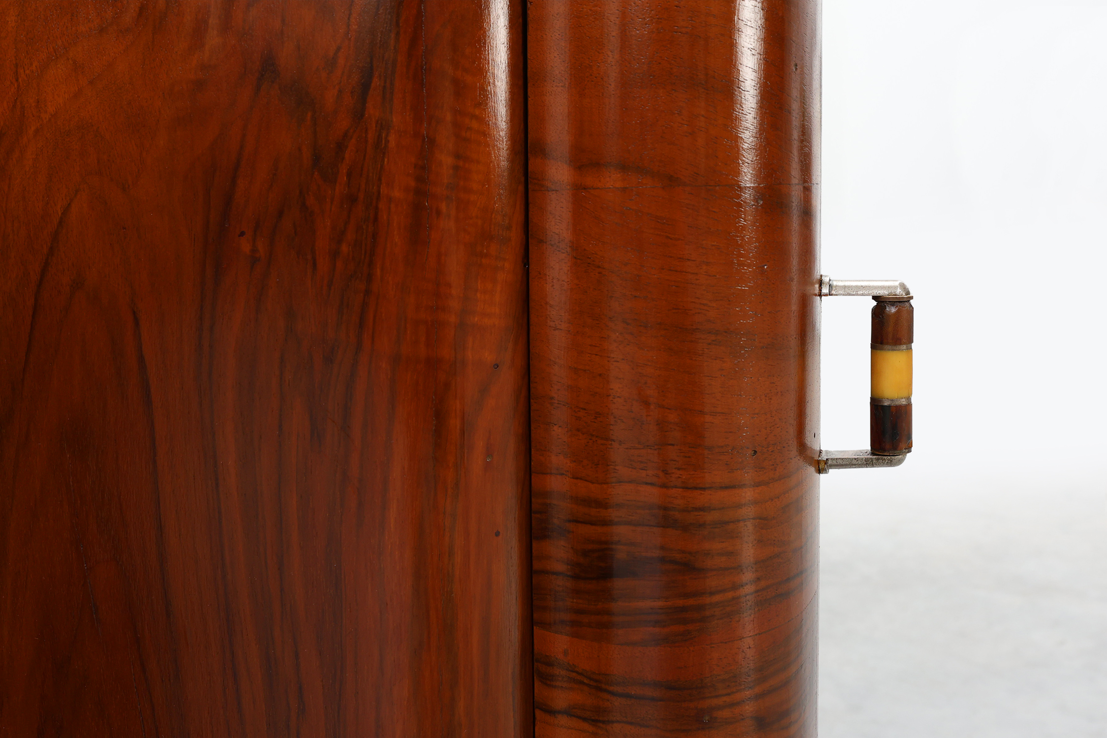 Pair of Art Deco Nightstands in Walnut, Italy 1920sthumbnail